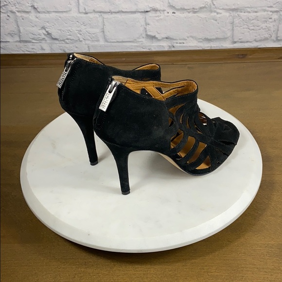 Kors Michael Kors Cut Out Heels - Picture 2 of 8